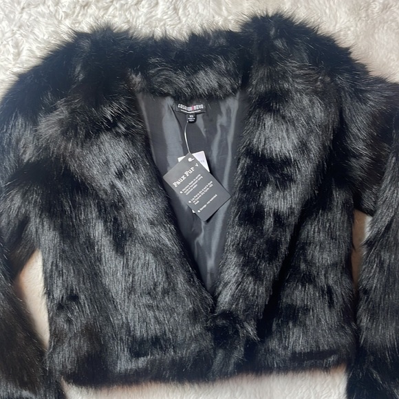 NWT Fashion Nova Franchesca Faux Fur Jacket - SIZE: XS - Picture 2 of 6